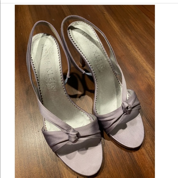 Anne Klein purple satin kitten heels - Picture 1 of 3
